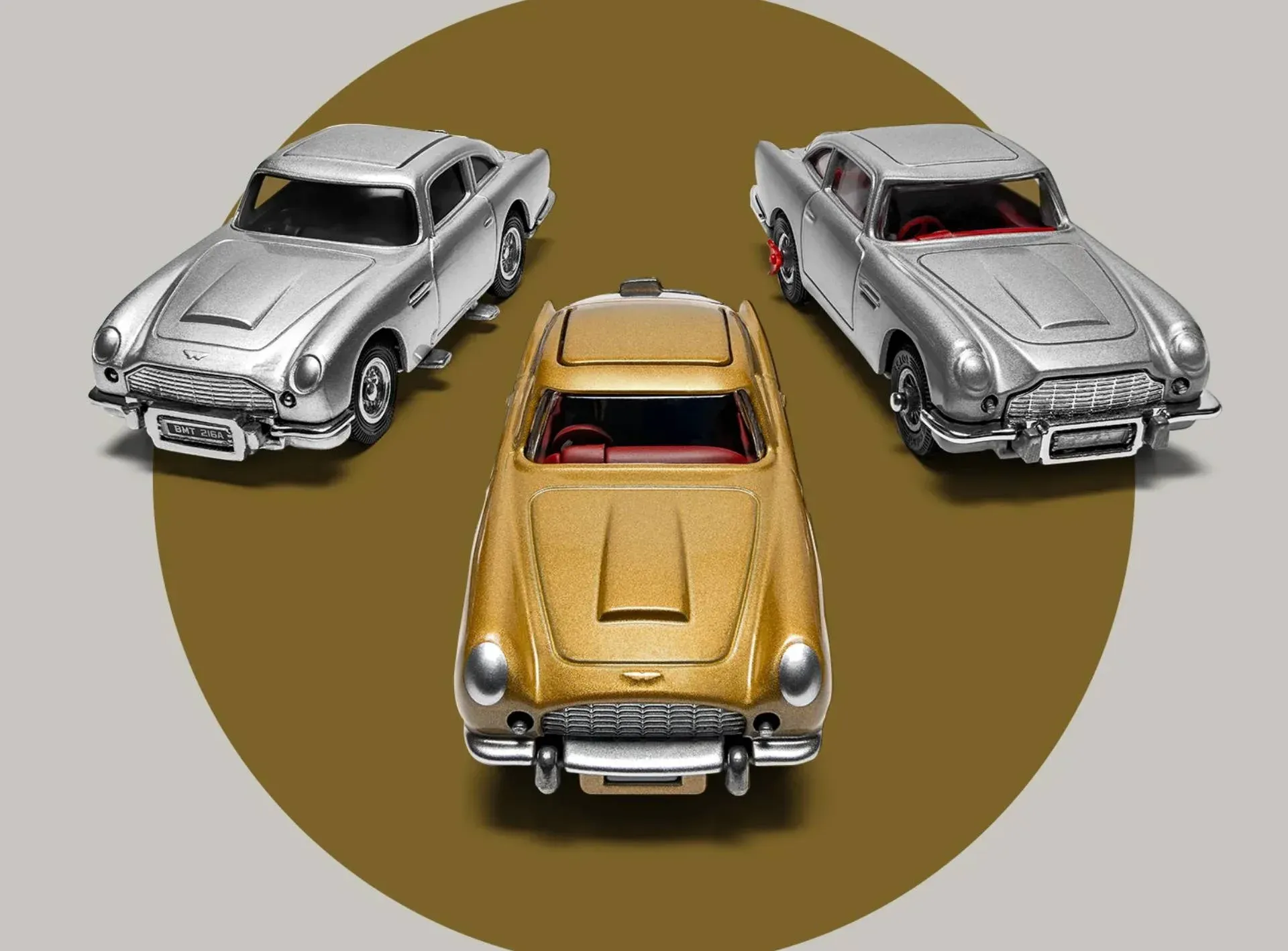 ASTON  MARTIN  DB5 ハンドメイド　ガレージ　ジオラマ Aston Martin DB5 Model Car Collector Set | James Bond 007