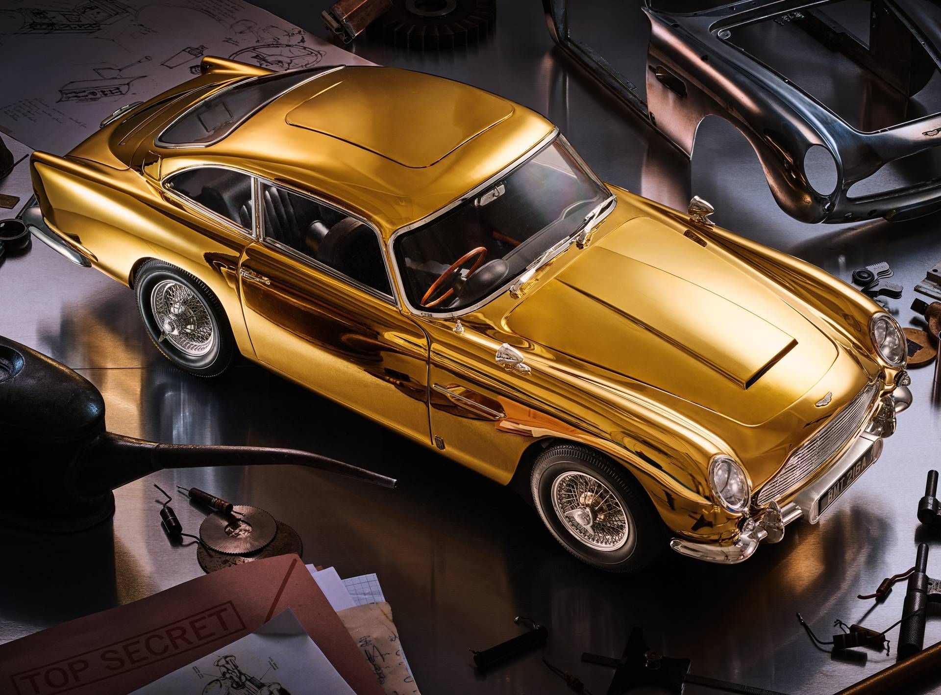The DB5 reveals its gadgets | James Bond 007